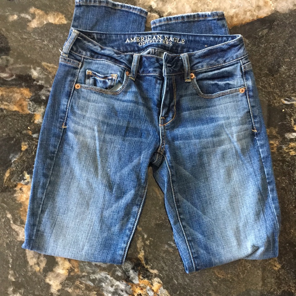 American Eagle Straight Legged Jeans
